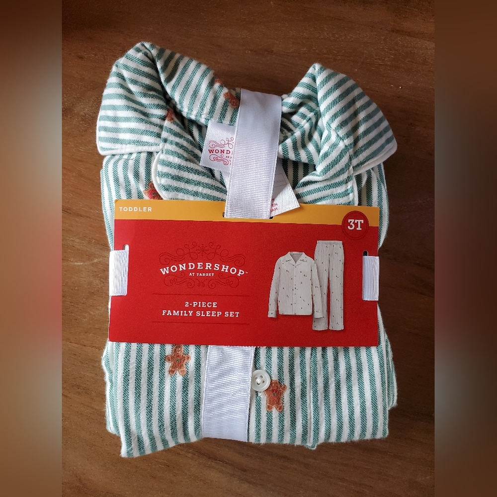 Wondershop Green and White Kids Pajama Set with Bear Accents